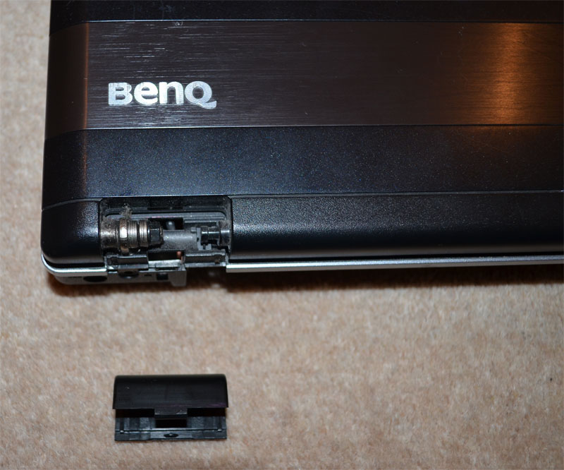 Miniature Porter surplus BenQ JoyBook A52 replacing the hard drive (hdd)